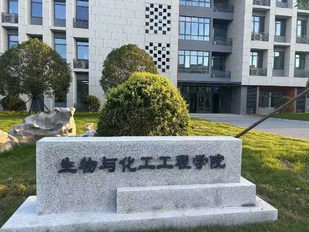 嵩县扬州职业大学体育场高杆灯项目